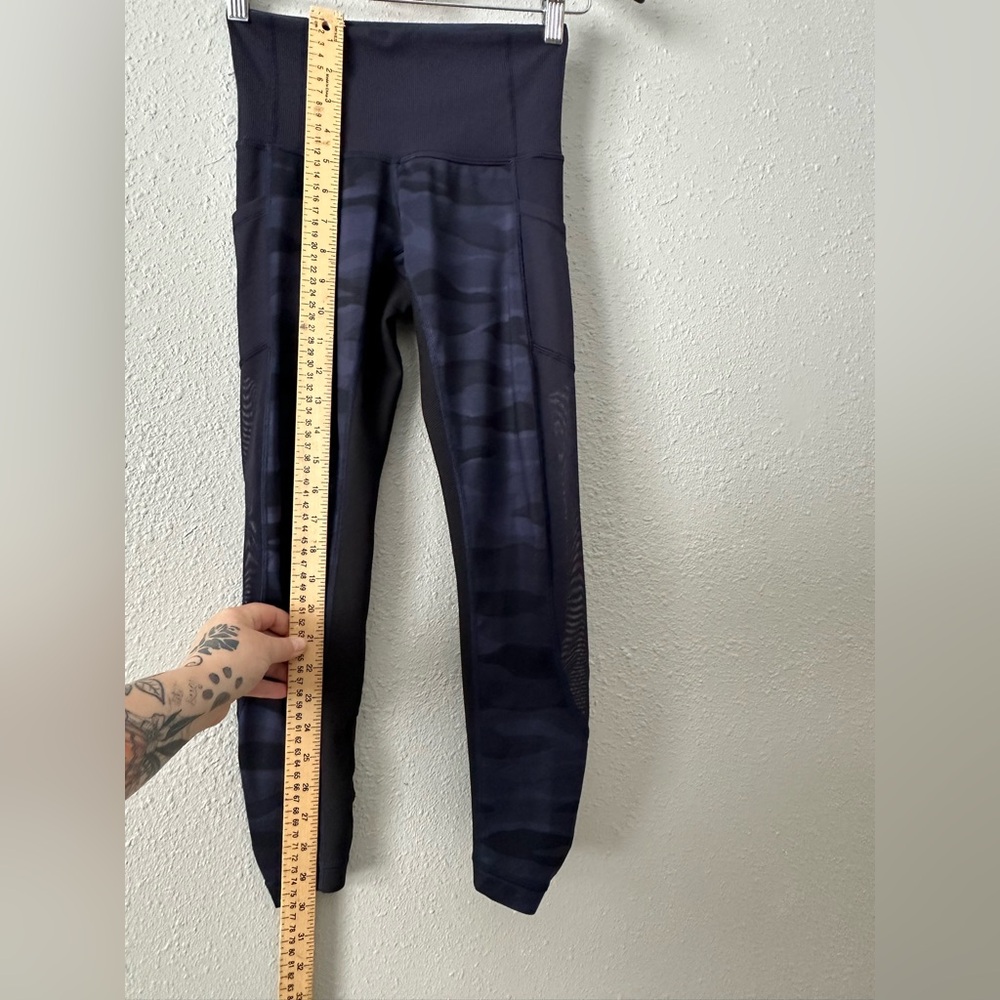 Lululemon Blue Camo Leggings High-Waisted Align Yoga Pants Mesh Sides Size 4 - Picture 14 of 16